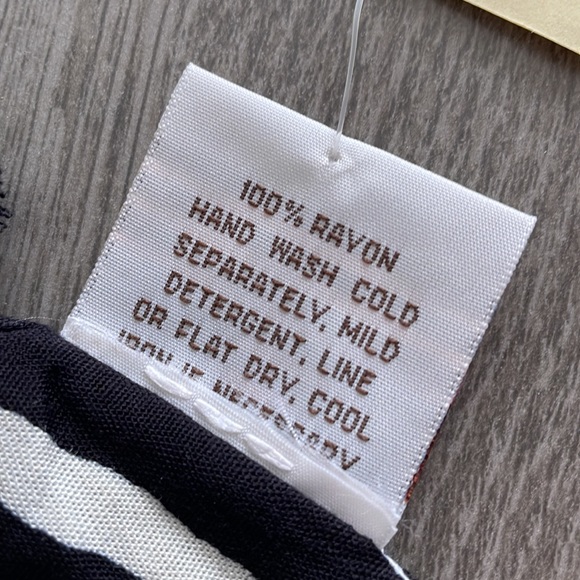 ✨SOLD ✨ NWT Black Sarong - Picture 5 of 6